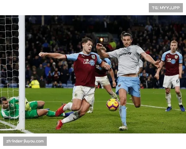 伯恩茅斯客场逆转十人埃弗顿 拉扬将功补过头球扳平